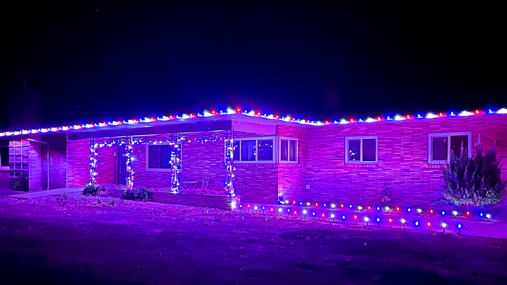 Roofline Christmas lights in Benicia, CA